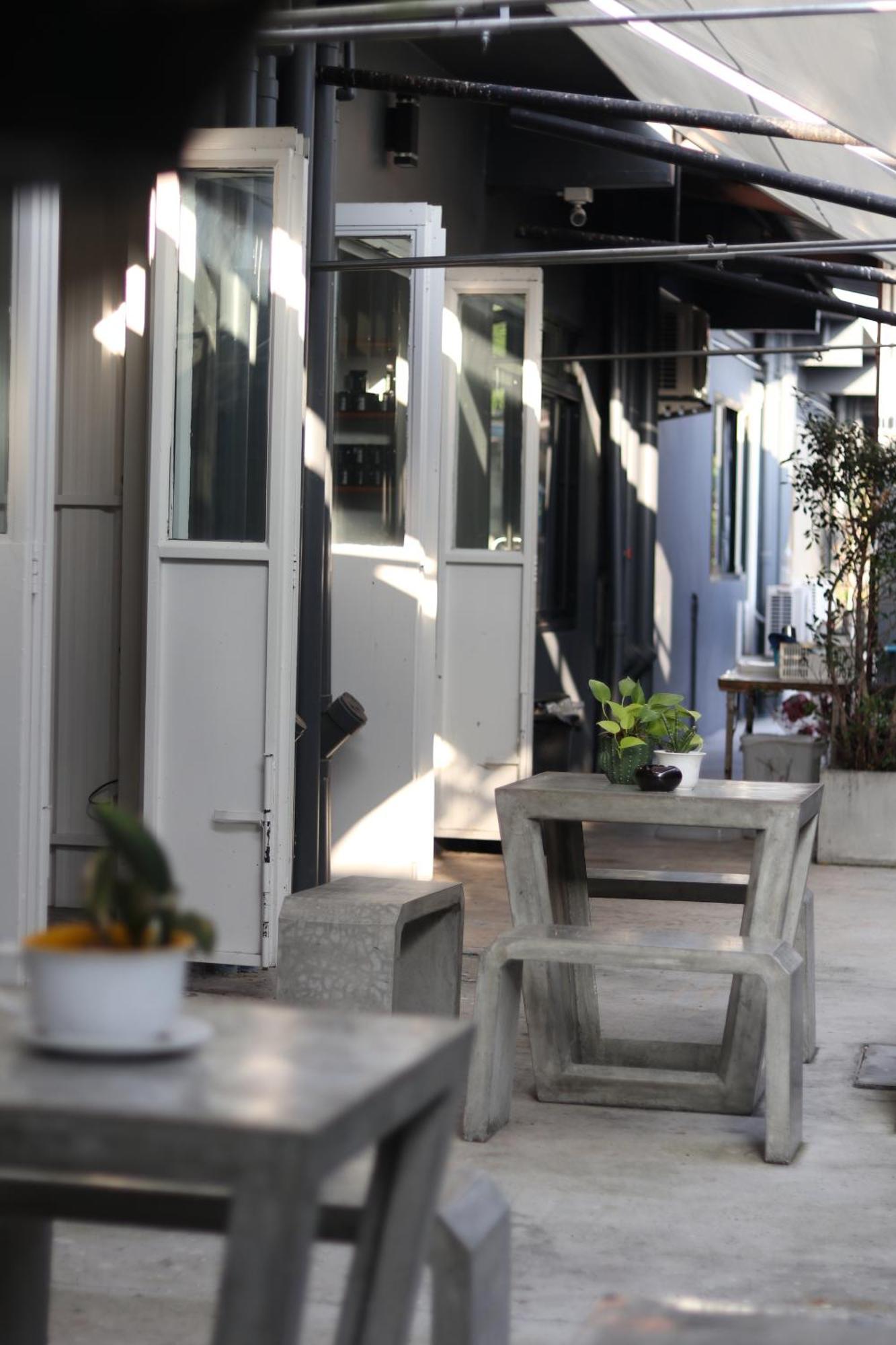 Blu Monkey Hub & Hotel Surat Thani Exterior foto